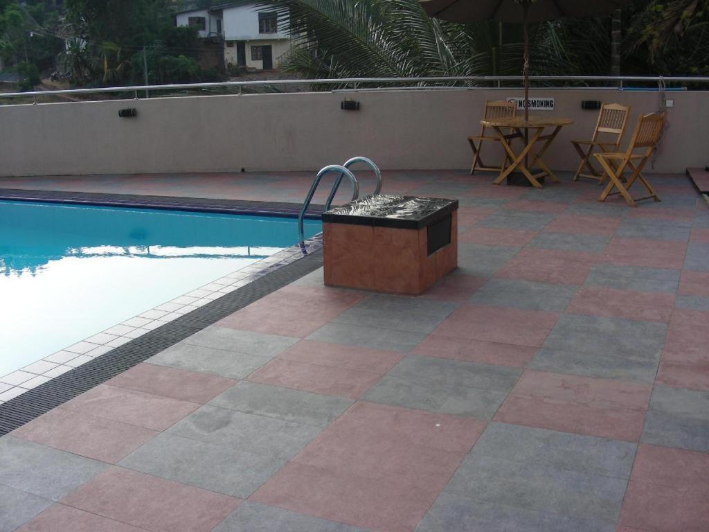 Devon Hotel Kandy Exterior foto